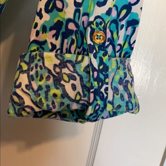 Lilly Pulitzer Animal Print It's a Stretch Giraffe Braylen Shirt - Picture 7 of 14